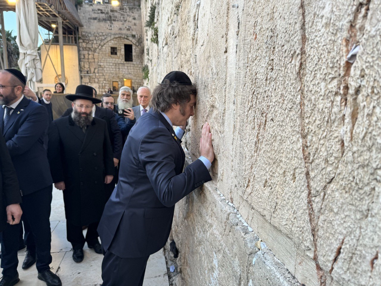 Lee más sobre el artículo Milei e Israel: tres visitas, los Acuerdos de Isaac y el traslado de la embajada a Jerusalén