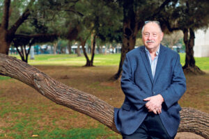 Lee más sobre el artículo ¿Quién es Yossi Vardi, el hombre que inventó el chat y fundó la Start-Up Nation?