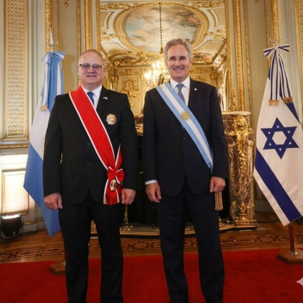 Argentina condecoró al embajador israelí Eyal Sela al cierre de su misión diplomática en Buenos Aires