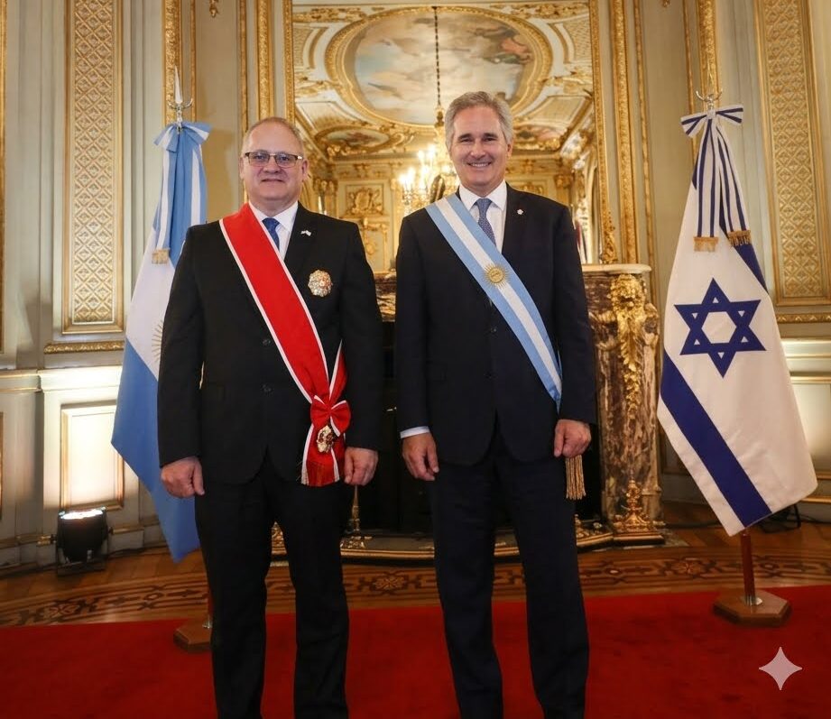 En este momento estás viendo Argentina condecoró al embajador israelí Eyal Sela al cierre de su misión diplomática en Buenos Aires
