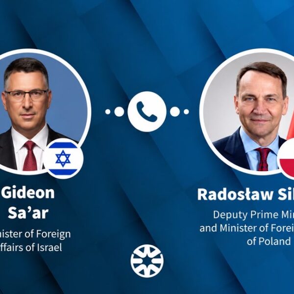 Sa’ar y Sikorski analizaron el auge del turismo israelí en Polonia y la investigación del incidente en Judea y Samaria