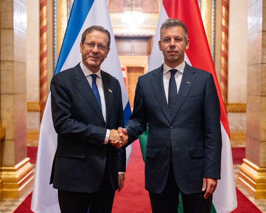 En este momento estás viendo Herzog y Péter Magyar acuerdan profundizar la alianza entre Israel y Hungría