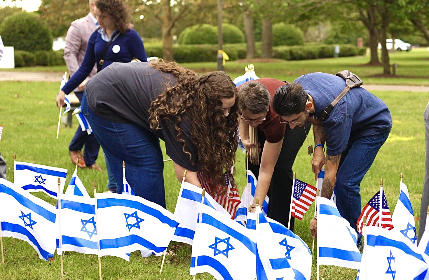 En este momento estás viendo «Flags of Fellowship»: más de 4.375 iglesias y organizaciones de 13 países plantarán 5,2 millones de banderas de Israel en memoria del 7 de octubre